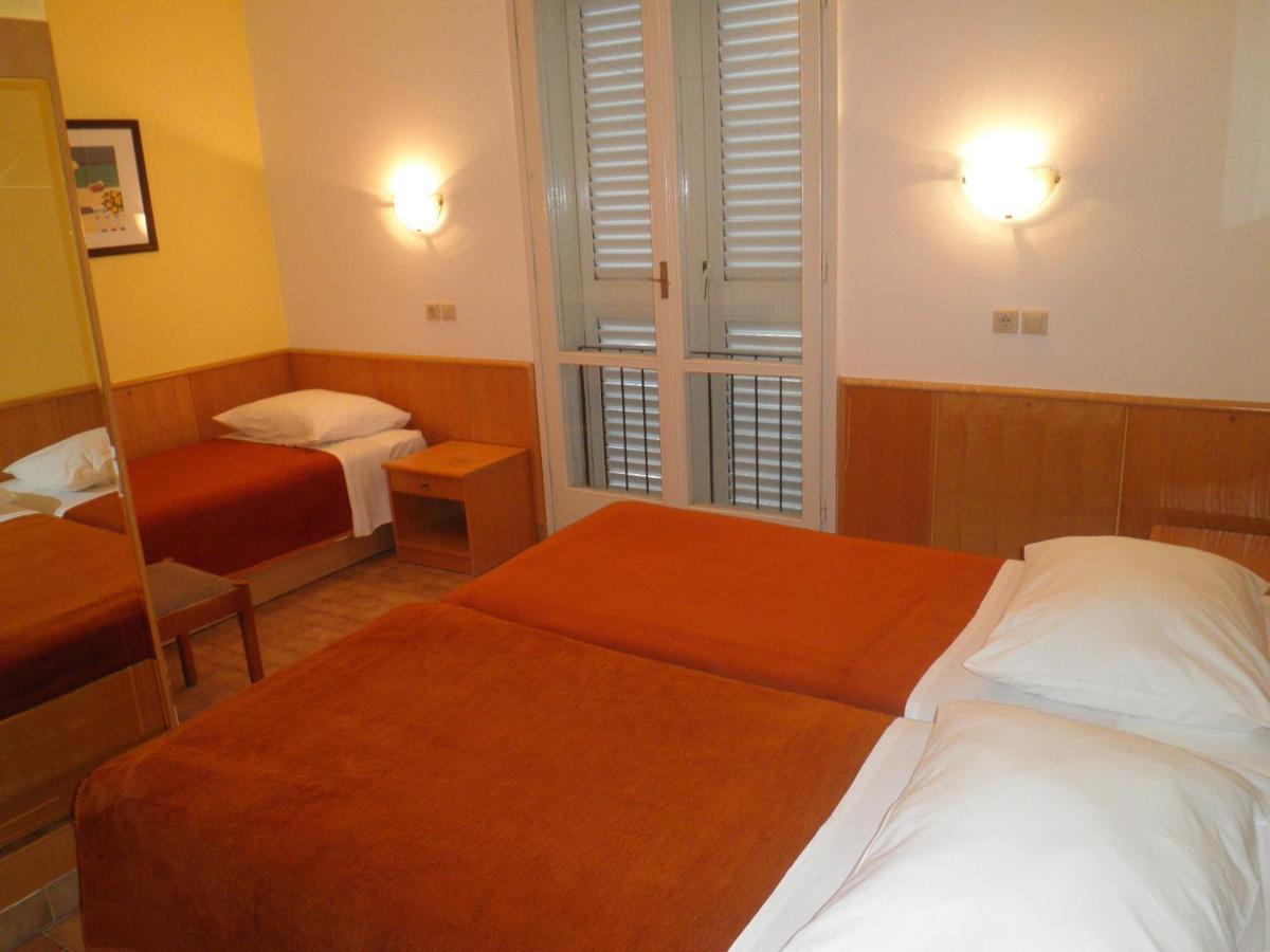 Hotel Zora Pavilions Primošten Exteriör bild