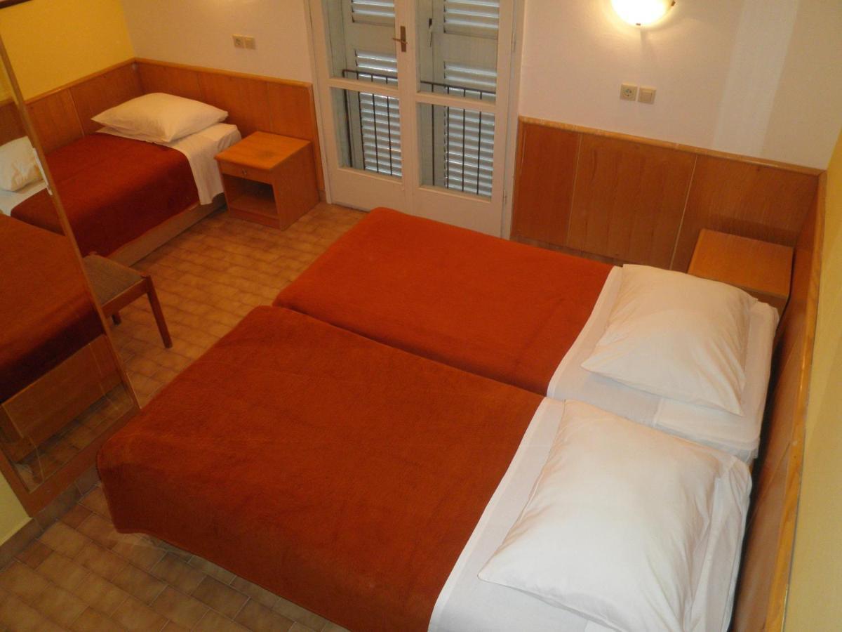 Hotel Zora Pavilions Primošten Exteriör bild